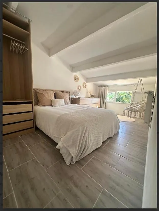 Appartement T2 Proche D'Avignon Au Calme à Les Angles  France