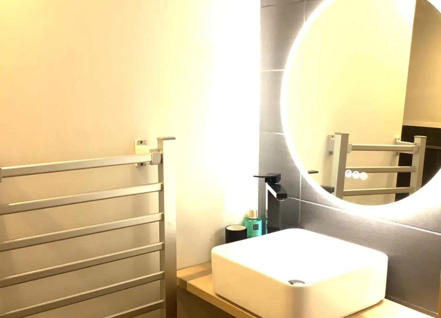 Appartement T2 Proche D'Avignon Au Calme à Les Angles